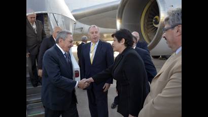 Presidente cubano llega a Uruguay