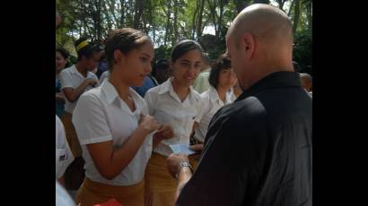 Jóvenes federadas y Gerardo Hernández 