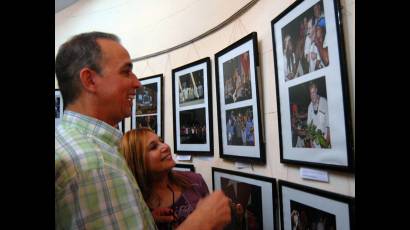 Antonio Guerrero recorrió la exposición notablemente animado