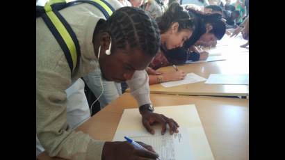 Los jóvenes estudiantes han sido protagonistas del proceso de firmas