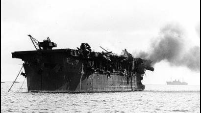 El «USS Independence», durante las pruebas atómicas