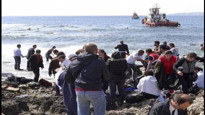Un barco con 300 inmigrantes se hunde en el mar Mediterráneo