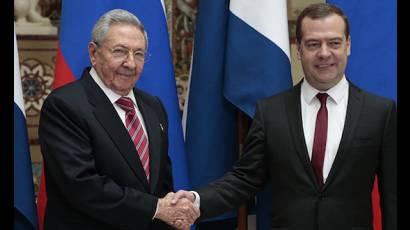 Raúl se reúne con Dmitri Medvedev, primer ministro ruso