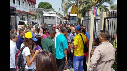 Los Cinco visitan casa natal de Chávez