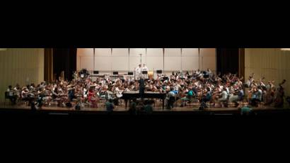 Orquesta de Minnesota junto a estudiantes cubanos
