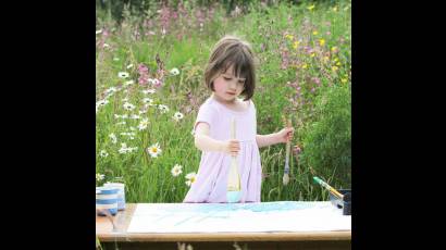 La pequeña niña autista que pinta parecido a Monet