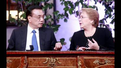 Li Keqiang y Michelle Bachelet