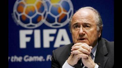 Joseph Blatter renuncia a la presidencia de la FIFA 