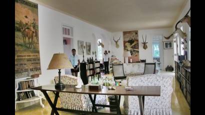 Muy próximos, expo y coloquio sobre Hemingway