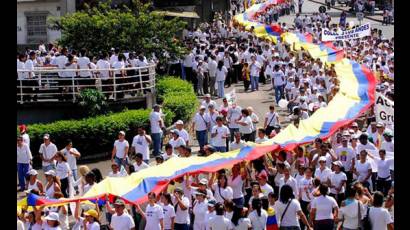 Congresista colombiana pide movilización por la paz