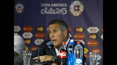 Óscar Tabárez: "Chile estuvo controlado hasta la expulsión"