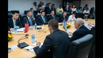 Firman China y Cuba convenio de cooperación
