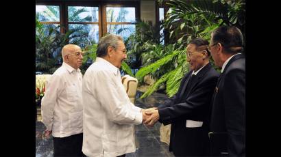 Recibió Raúl a Kang Sok Su