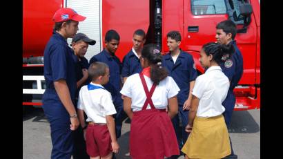 Elogian preparación de nuestros bomberos