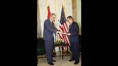 Presidente de Estados Unidos envía carta dirigida a Raúl Castro 