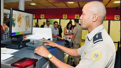 Cuba actualiza política migratoria.