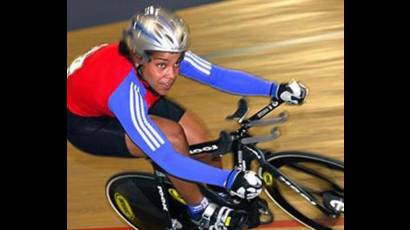 Avanzó Lisandra Guerra a final del keirin