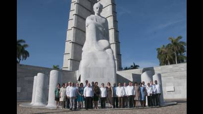 Rubrican juramento 23 nuevos embajadores de la República de Cuba