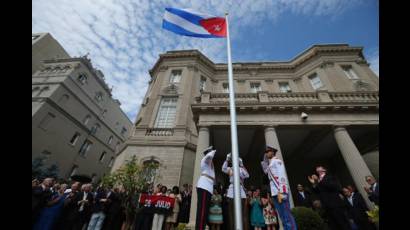 Bandera cubana izada