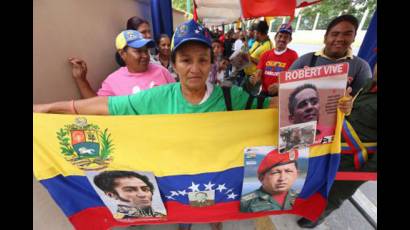 Venezolanos recuerdan a Chávez