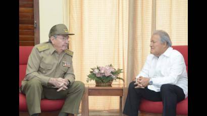 Raúl Castro Ruz y Salvador Sánchez Cerén