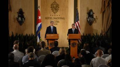 Bruno Rodríguez y John Kerry
