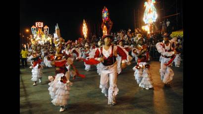 Paseo de tradiciones y cubanía