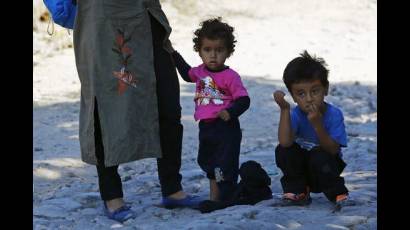 Una refugiada siria y sus hijos