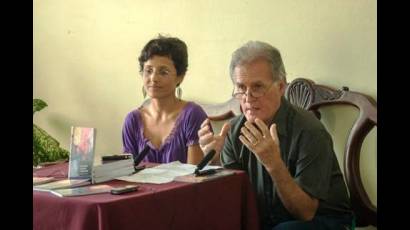 La autora, junto a Adolfo Silva