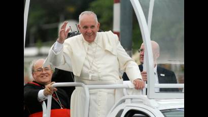 Viaje en el Papamóvil abierto