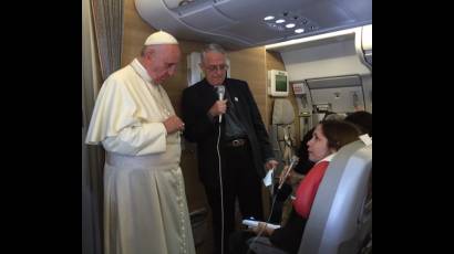 Conferencia de prensa en avión papal en viaje a EE.UU.
