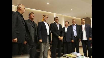 Rafael Correa dialoga con héroes cubanos