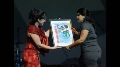 Juventud Rebelde recibió un reconocimiento especial de la UJC en su aniversario 50. 