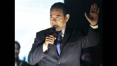 Jimmy Morales gana segunda vuelta de elecciones en Guatemala