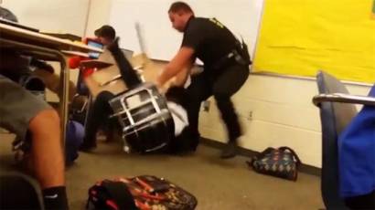 Agresión de un policía contra una estudiante negra