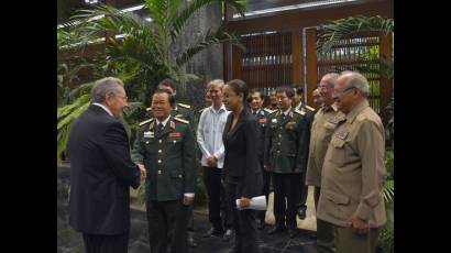 Saludó Raúl al General de Ejército Do Ba Ty