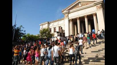 En Cuba, 1 400 000 graduados