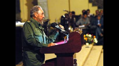 Fidel en el Aula Magna de la Universidad