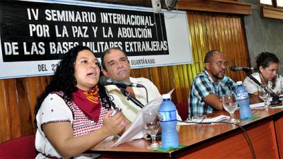 Pacifistas contra bases militares