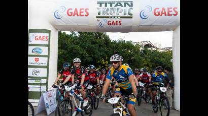 Los ciclistas realizaron ayer una vuelta no competitiva por La Habana, previa a la partida este domingo hacia las montañas del Occidente