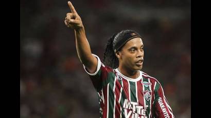 Ronaldinho contratado por Fluminense para torneo amistoso