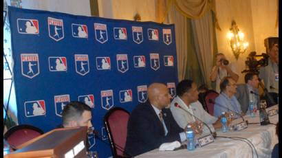 Tony Clark, David Winfield, Joe Torre y Dan Halem