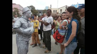 Las diferentes generaciones de espirituanos dialogaron en plena calle con diversas propuestas artísticas.