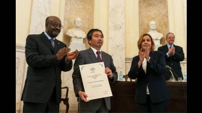 Entregan a investigador japonés Premio Unesco «Carlos J. Finlay»