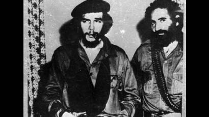 Armando Acosta junto a su jefe Ernesto Che Guevara en la campaña de Las Villas