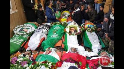 Miles acuden a los funerales de 23 palestinos