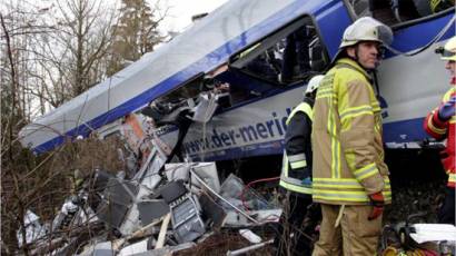 Chocan de frente dos trenes en Alemania