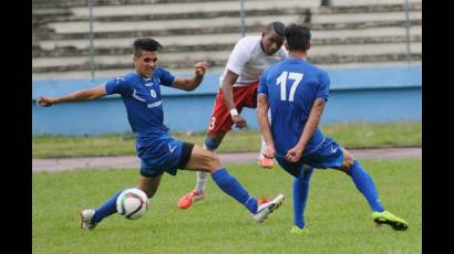 El fútbol cubano busca vías para mejorar su competitividad