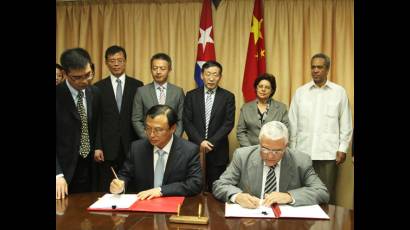 Firman China y Cuba acuerdos de crédito
