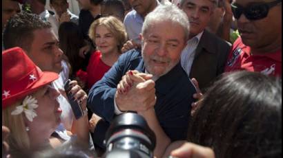 Continúan las manifestaciones en apoyo a Lula.